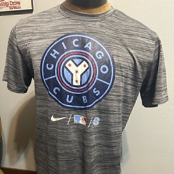 Nike DriFit Chicago Cubs Men’s Large Short Sleeve Tee - Picture 1 of 5